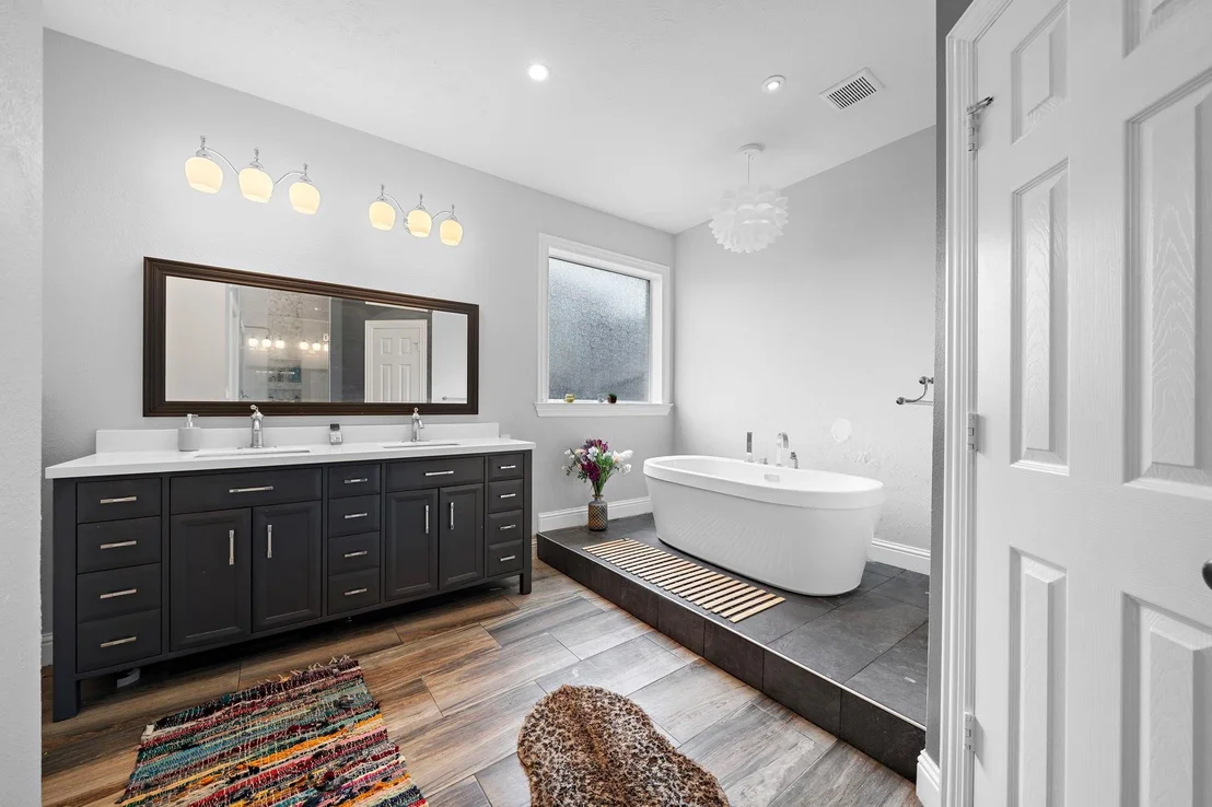 Photo of 815 Arlington Lane
