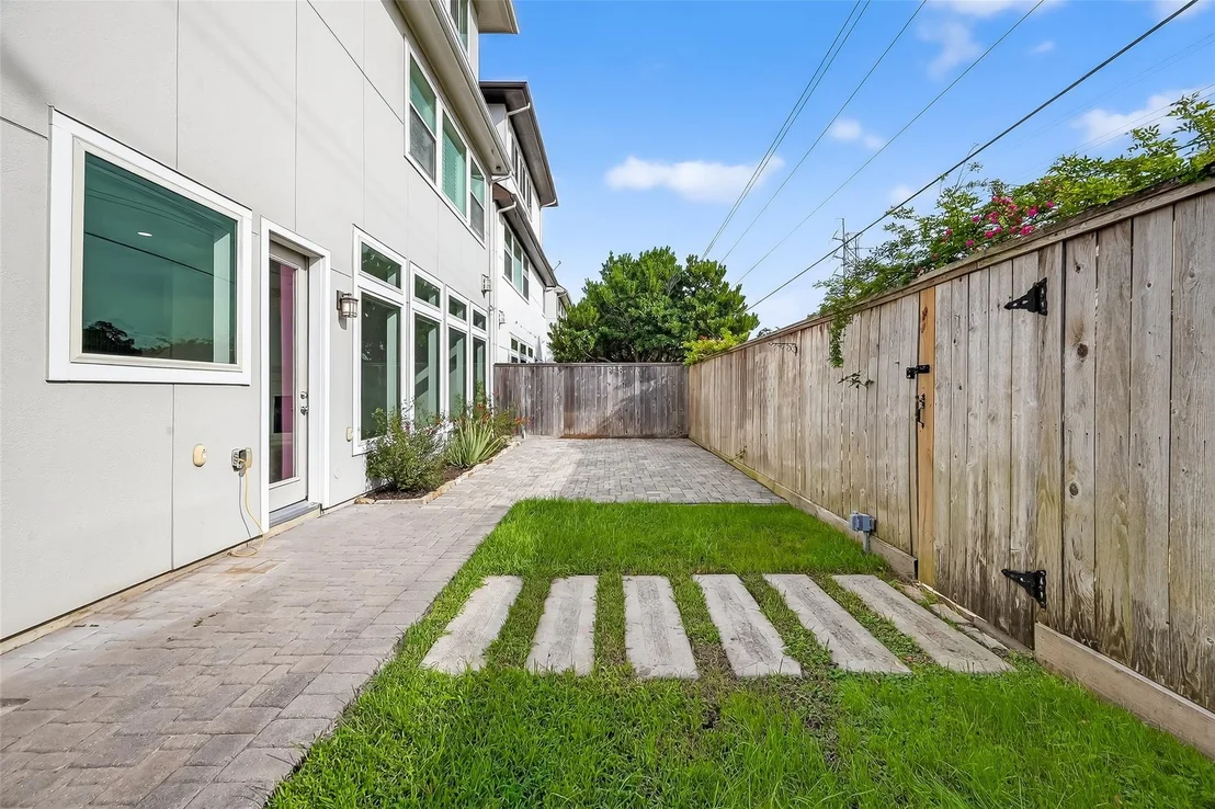 Photo of 10514 Hess Lane