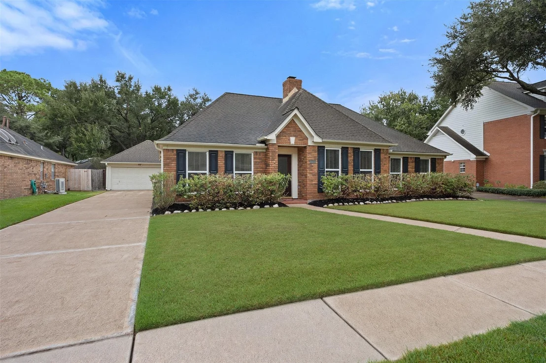 Photo of 2022 Hillside Oak Lane