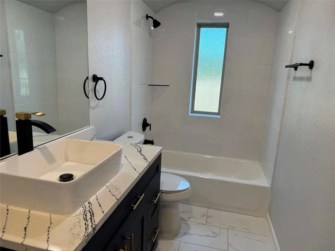 Photo of 6723 Windhaven Road