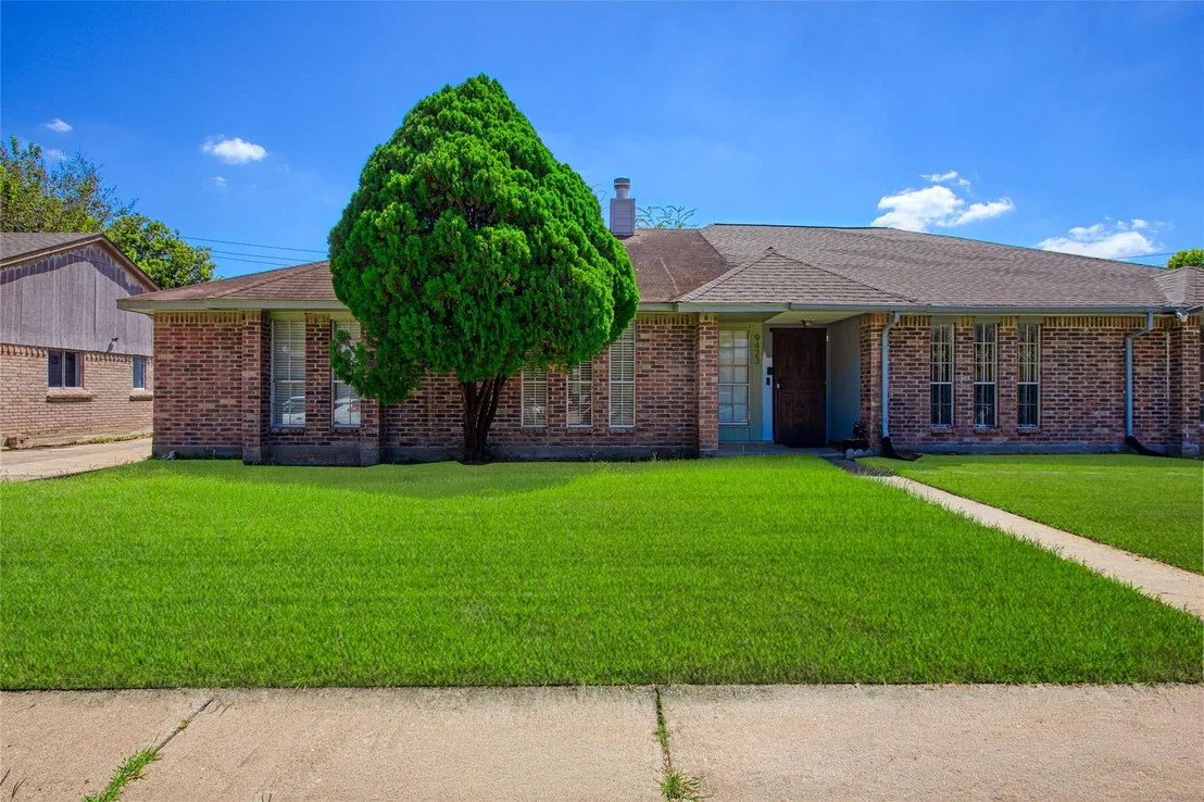 Photo of 9423 Bollingbrook Drive