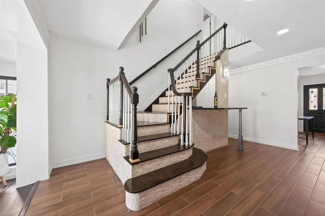 Photo of 5722 Arncliffe Drive