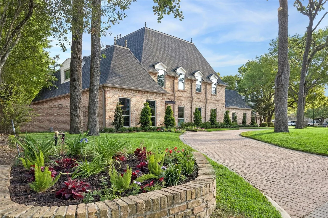 Photo of 620 Stoneleigh Drive