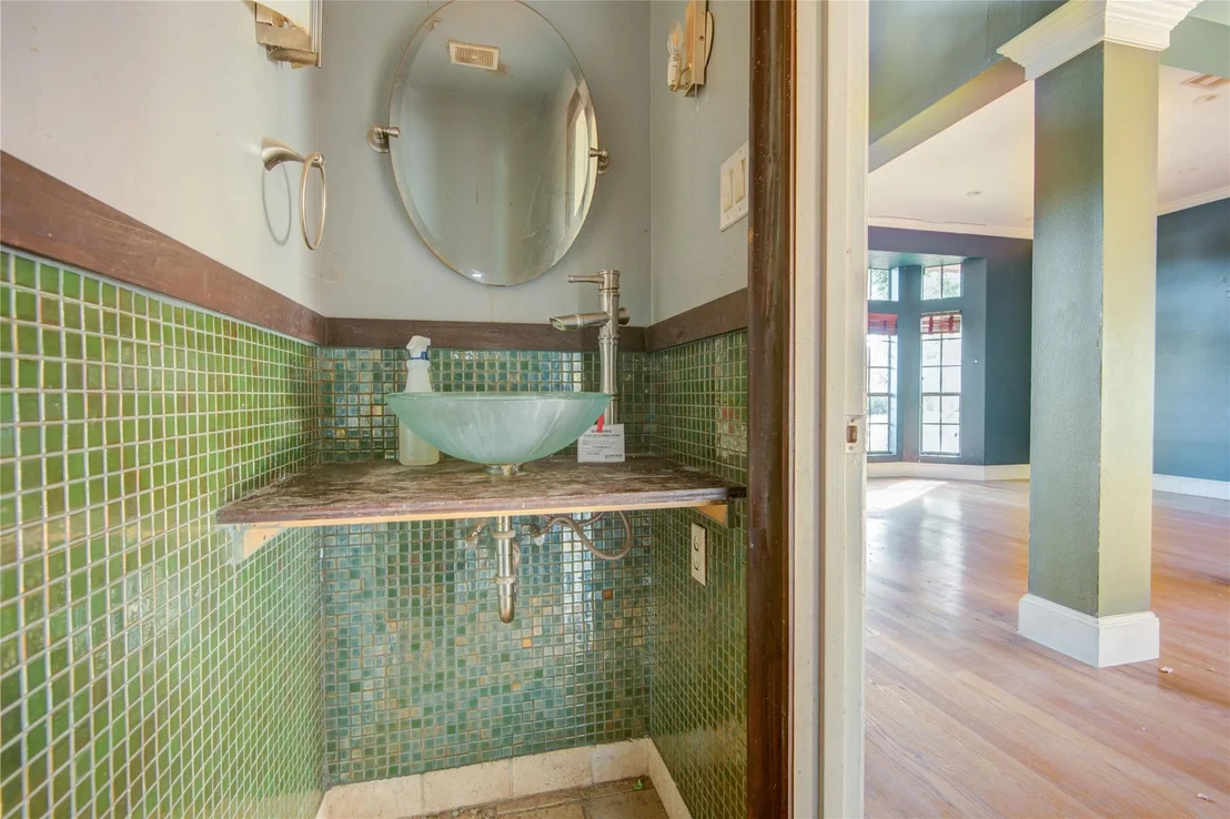 Photo of 919 Heathgate Drive