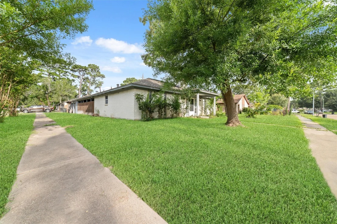 Photo of 23303 Canyon Lake Drive