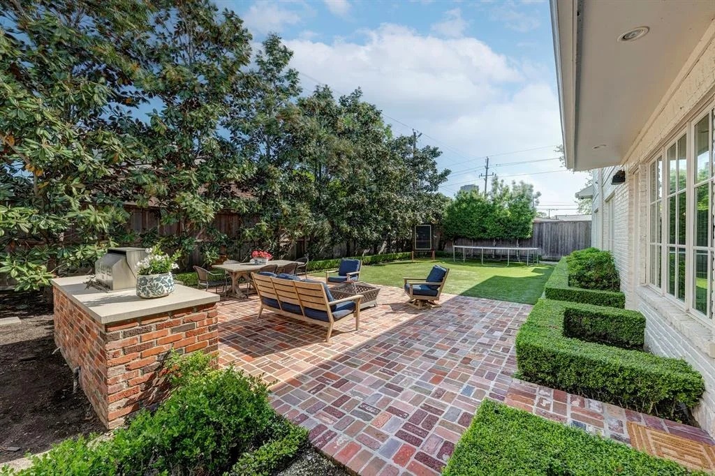 Photo of 6206 Del Monte Drive