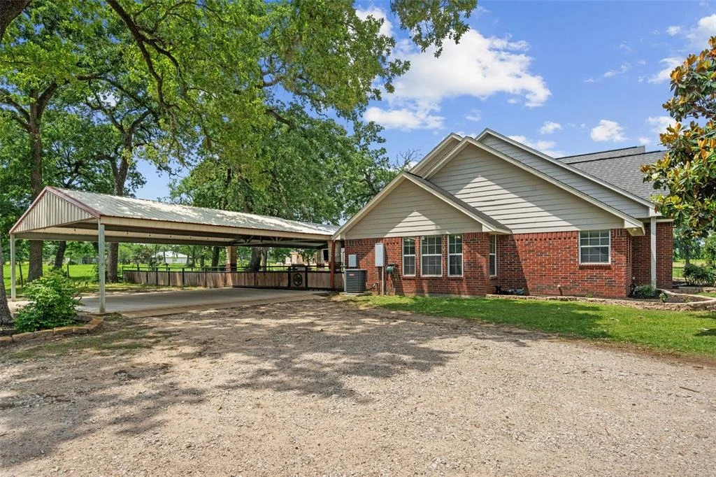 Photo of 996 Scroggins Lane