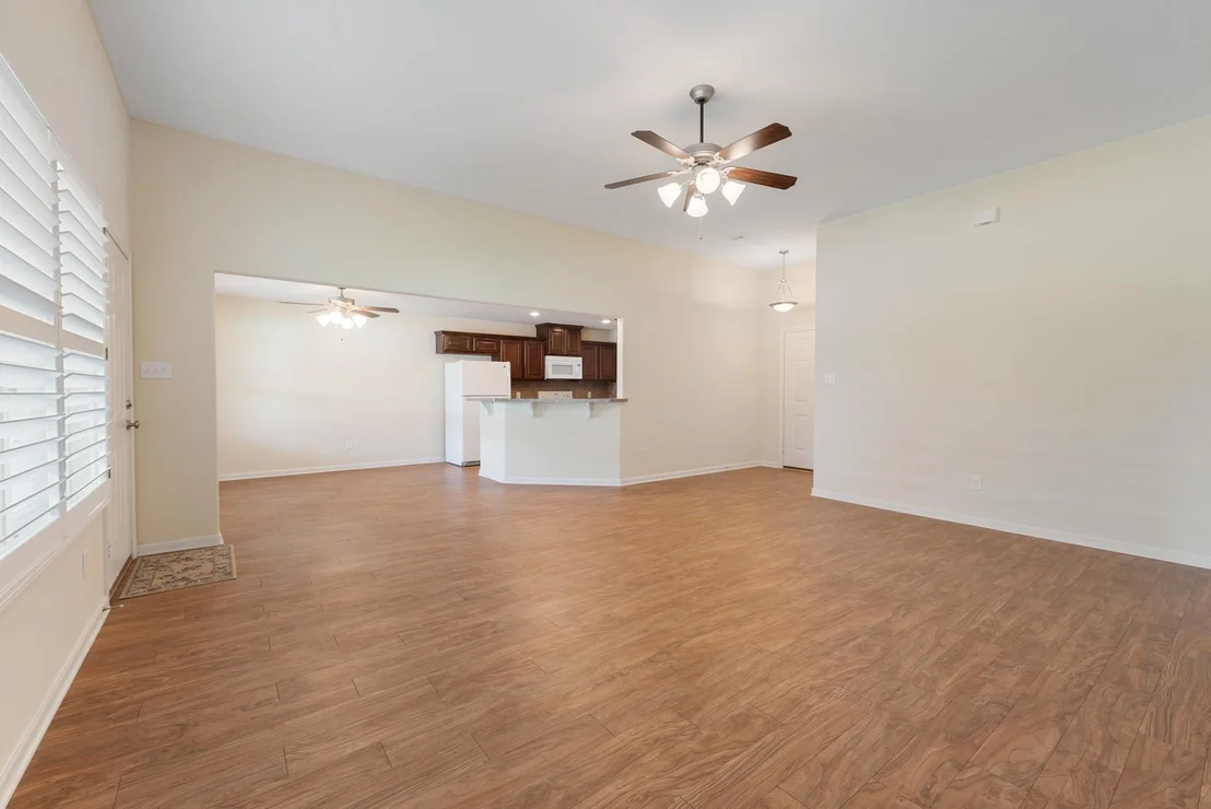 Photo of 1635 Lakeview Drive
