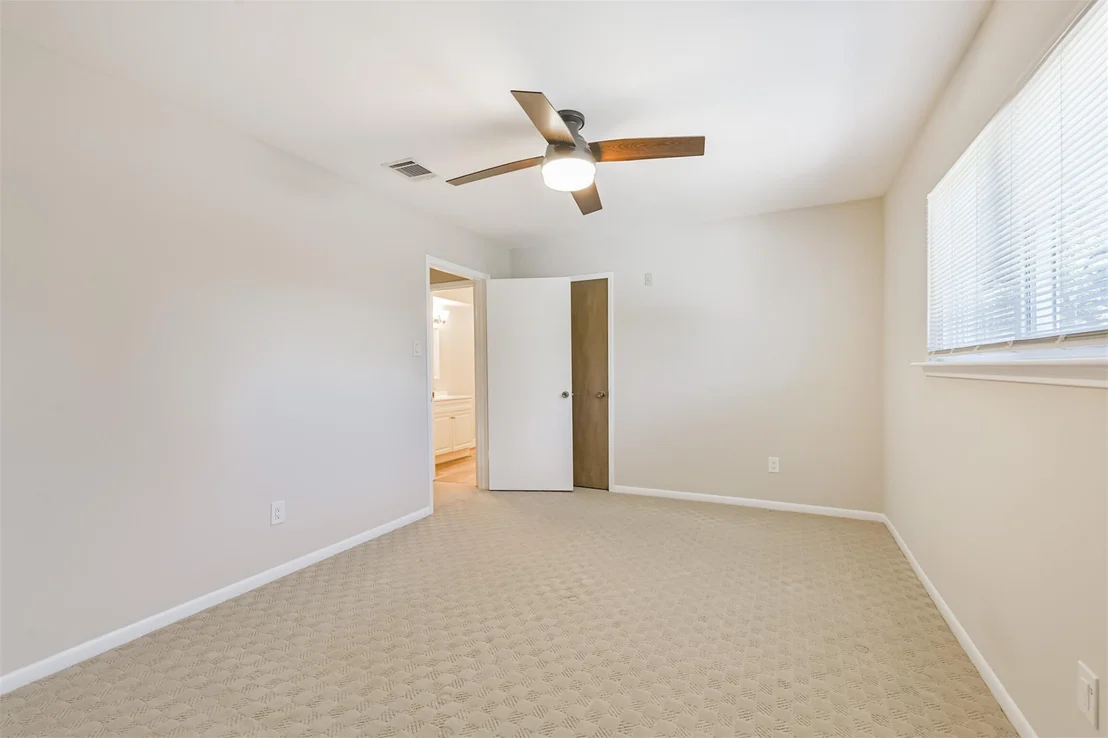 Photo of 9314 Roos Road
