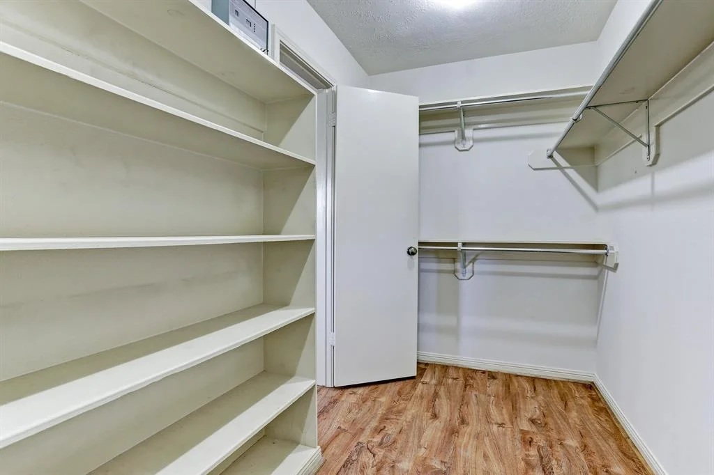 Photo of 4923 Meadowglen Drive