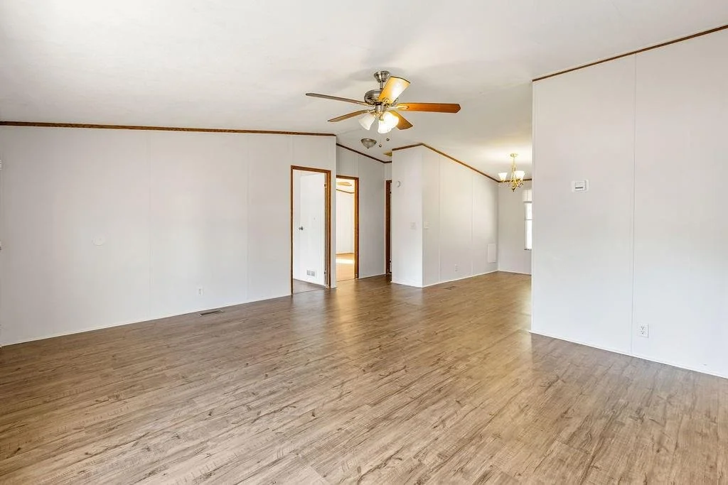 Photo of 182 Carmen Boulevard