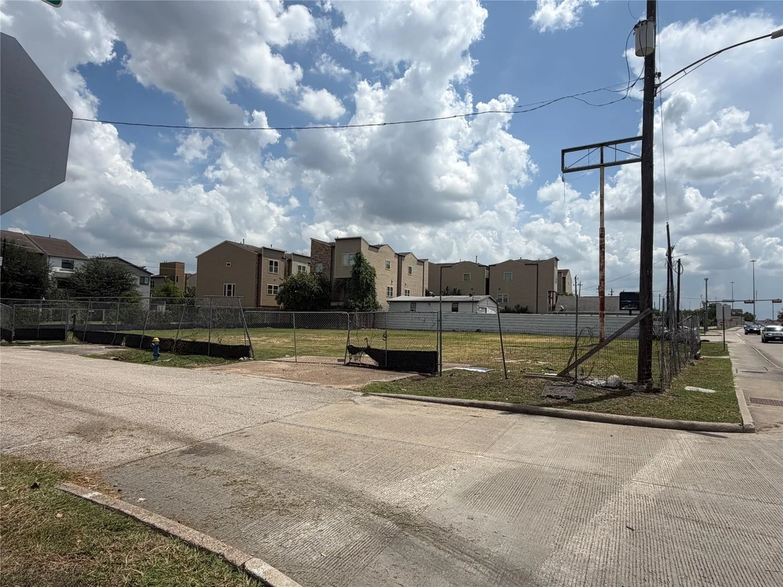 Photo of 4512 Katy Freeway