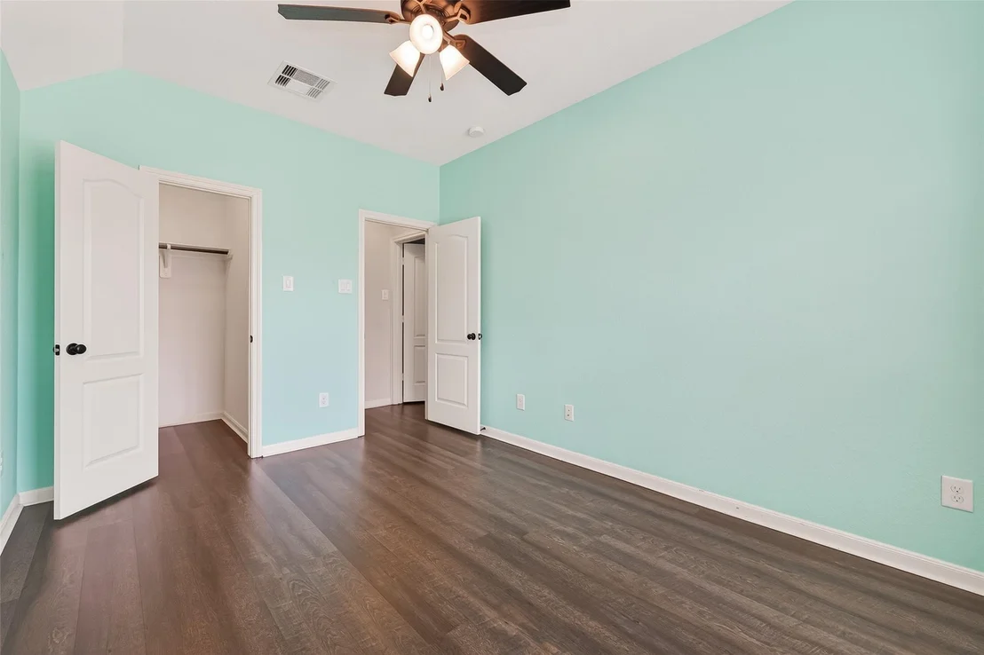 Photo of 6018 Gracys Landing Ln