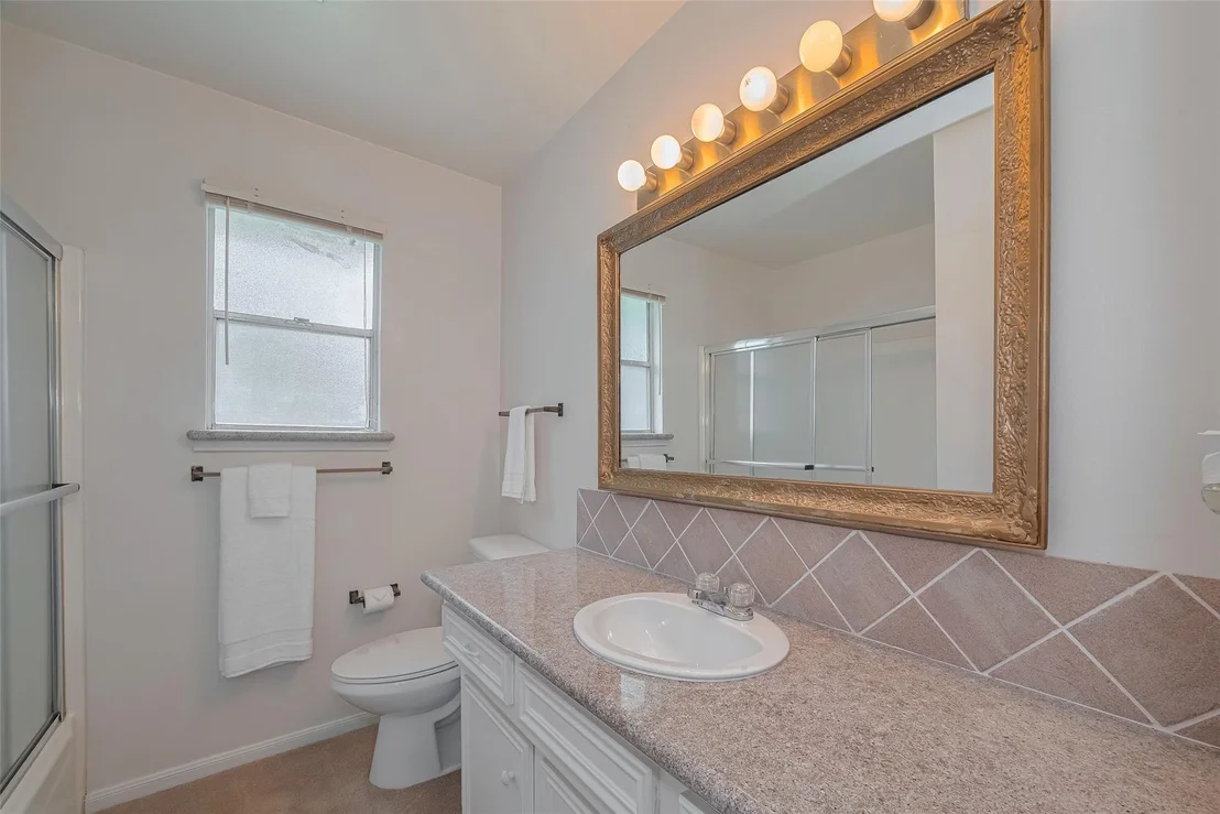 Photo of 1015 Devonport Lane