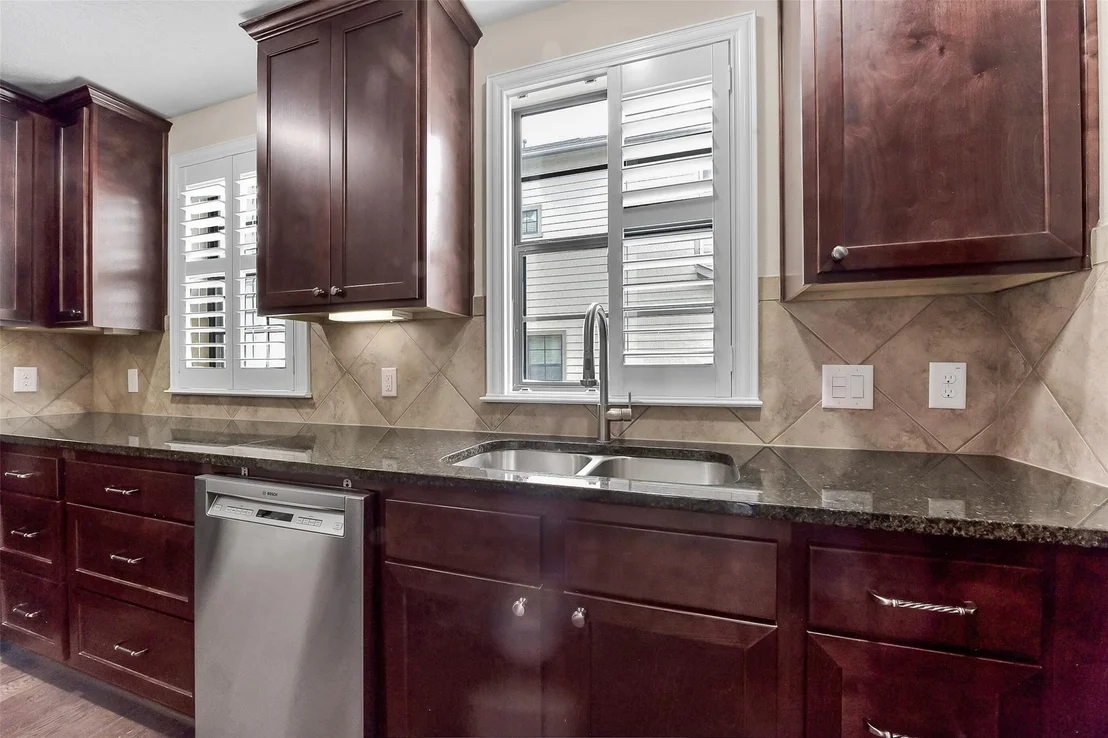 Photo of 905 Garden Oaks Trace