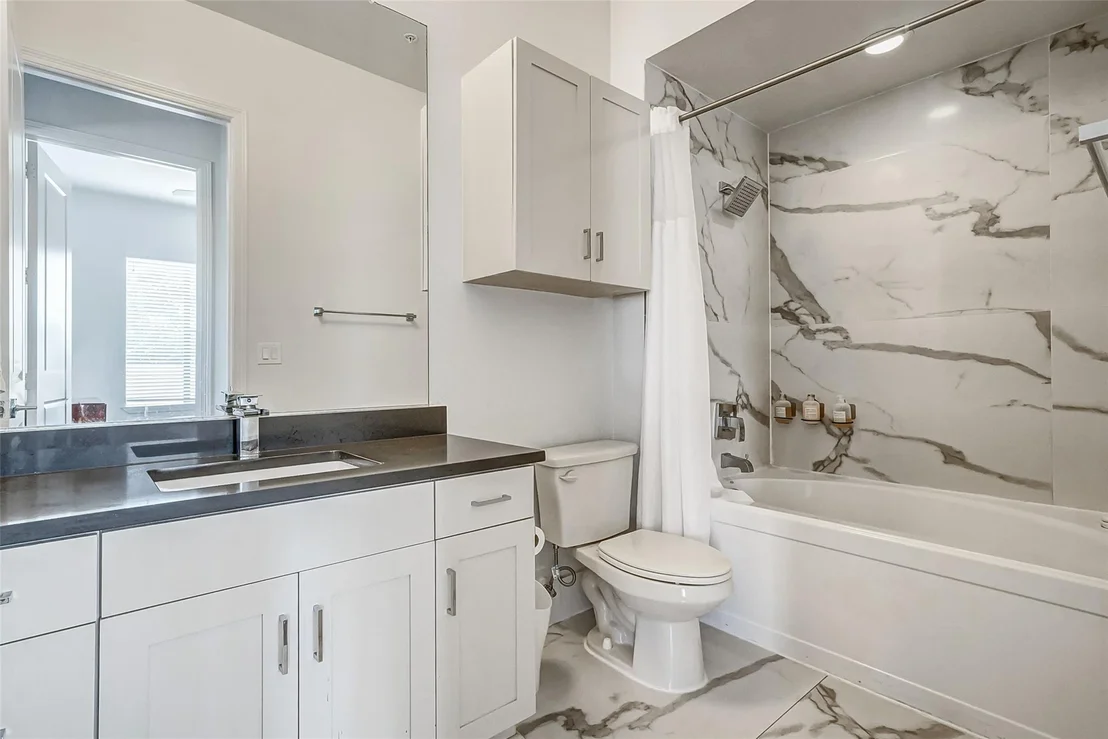 Photo of Unit 607 at 1508 Blodgett Street