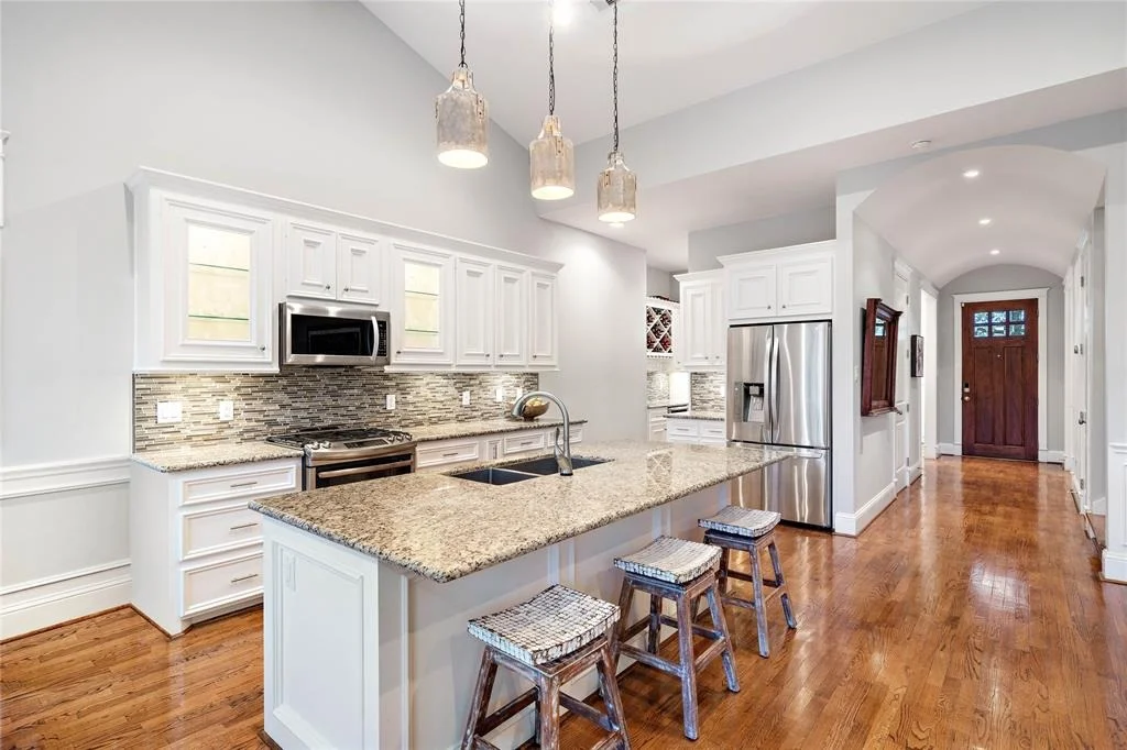 Photo of 1423 Chantilly Lane