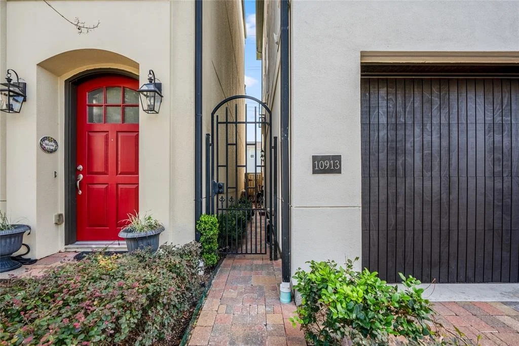 Photo of 10913 Upland Park
