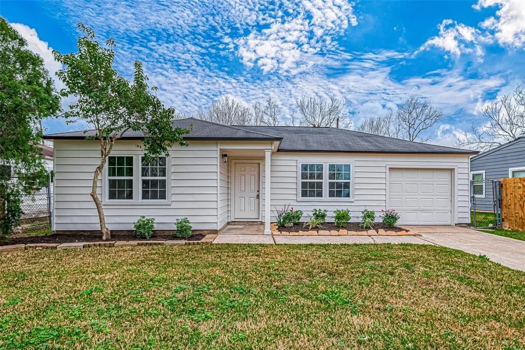 Photo of 4818 Holloway Drive