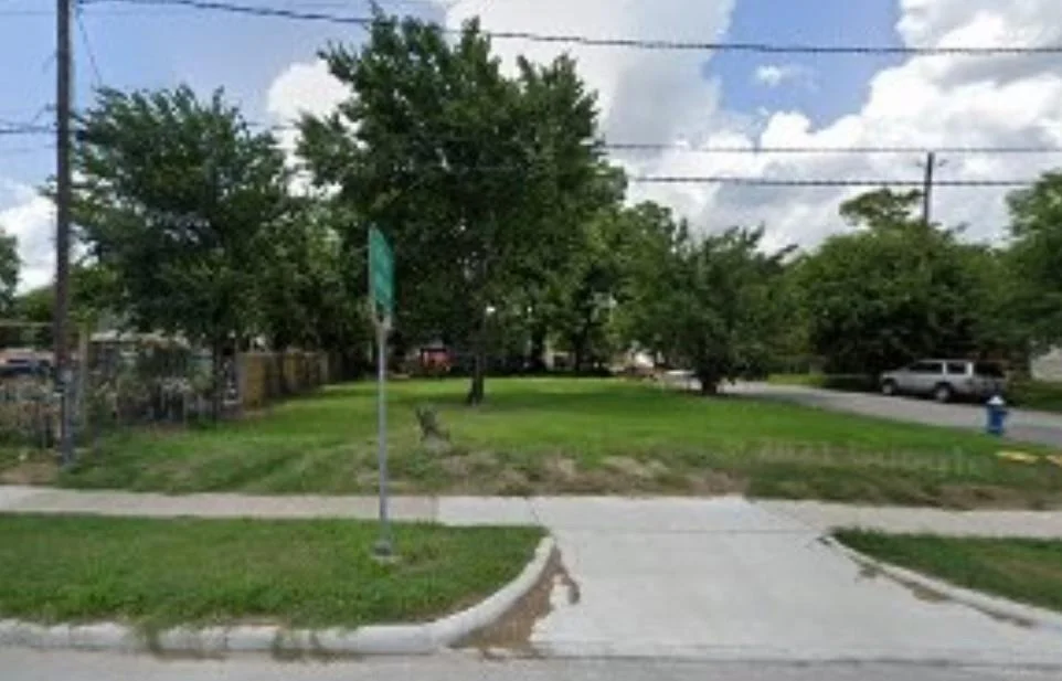 Photo of 1327 & 1329 North Loop