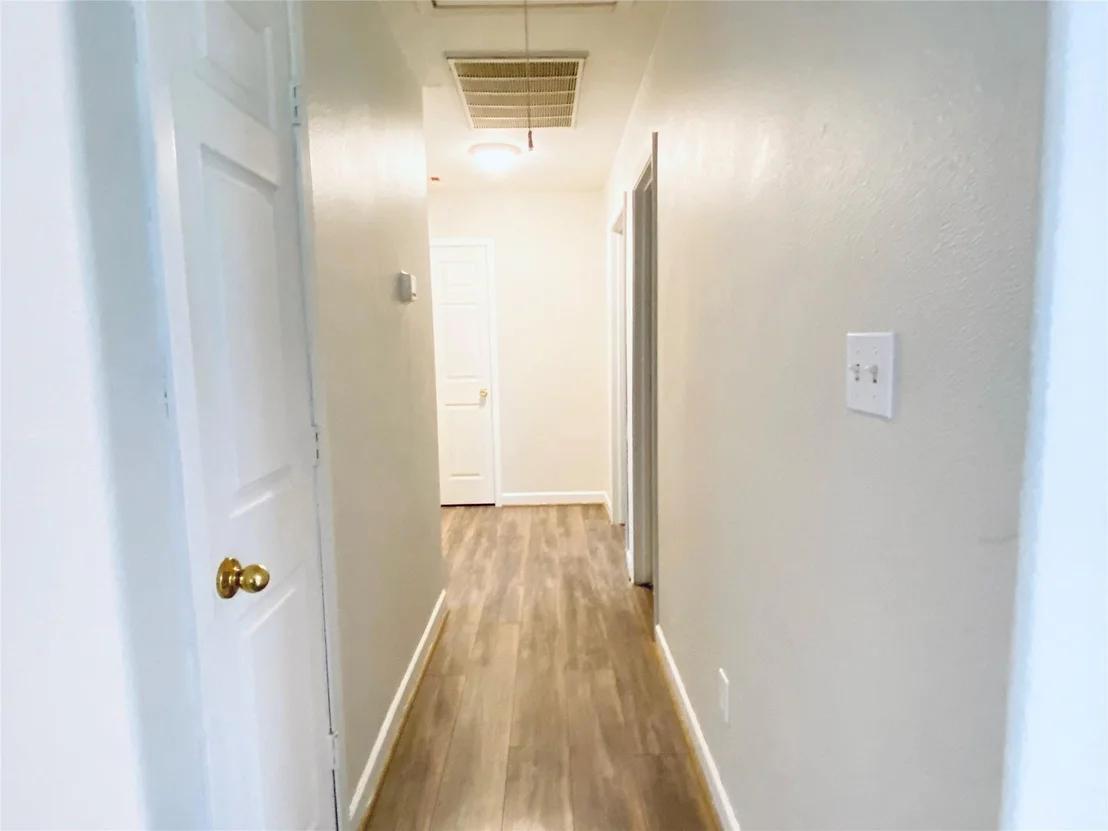 Photo of 715 Lakeview Drive