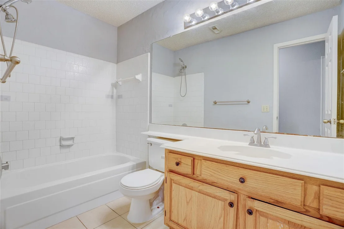 Photo of 307 E Sutton Square