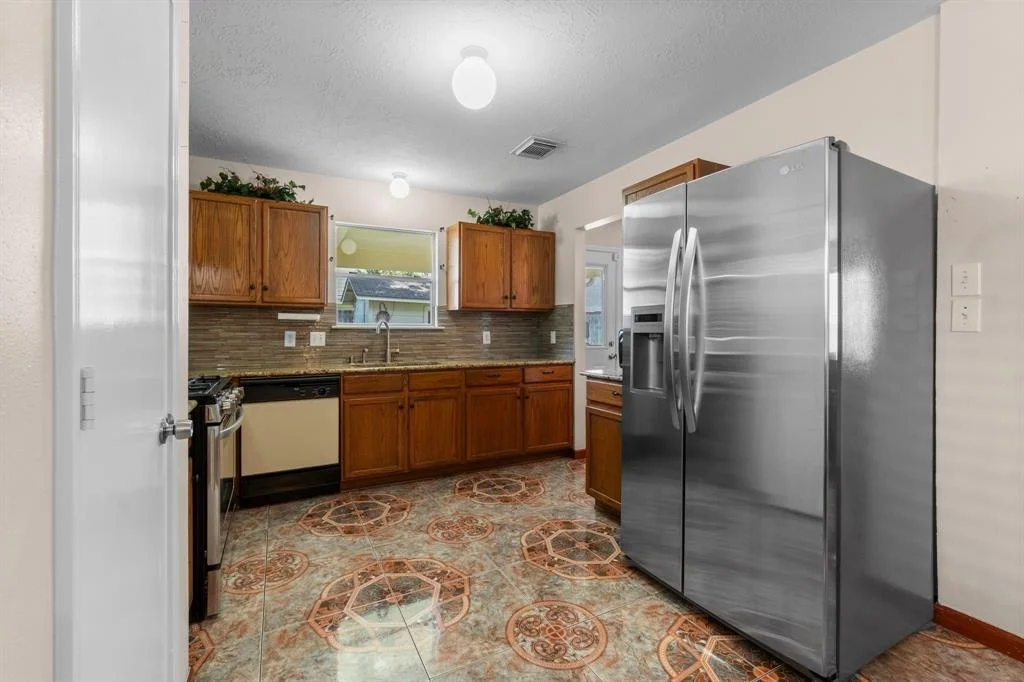 Photo of 16338 North Glade
