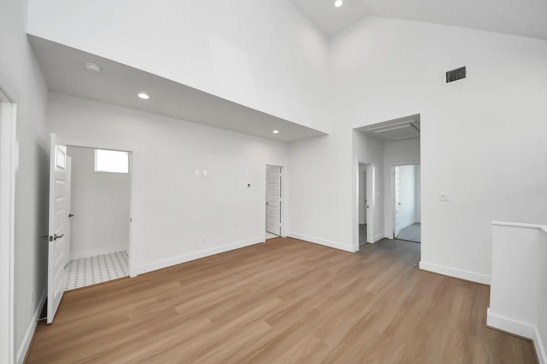Photo of 2106 Diagonal Lane