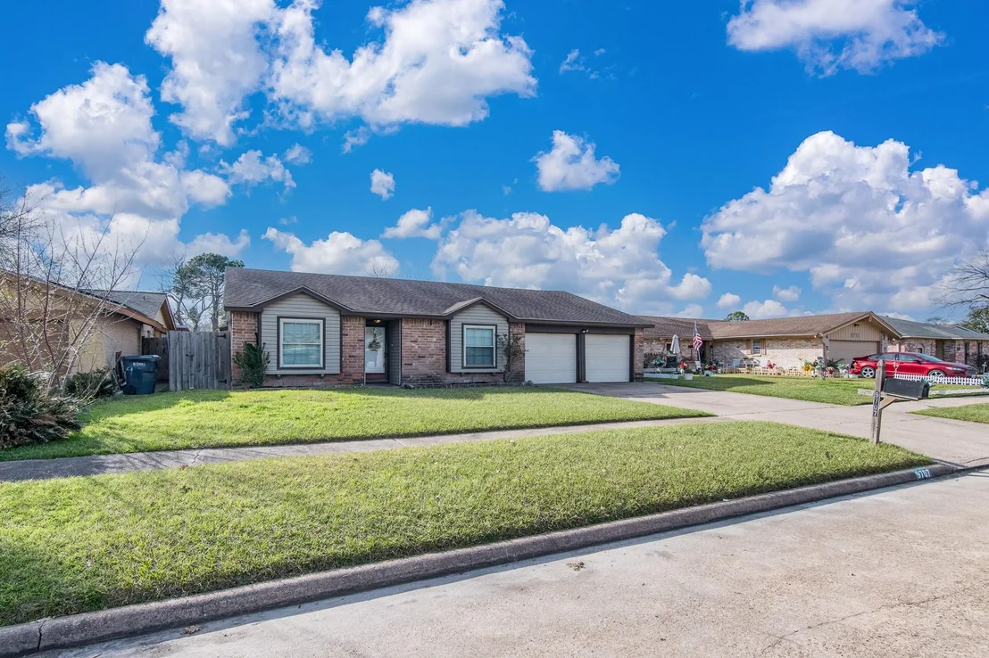 Photo of 9707 Whitepost Lane