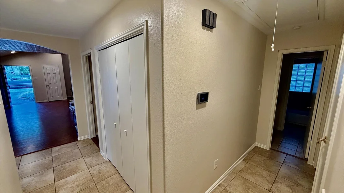 Photo of 98 E Mistybreeze Circle