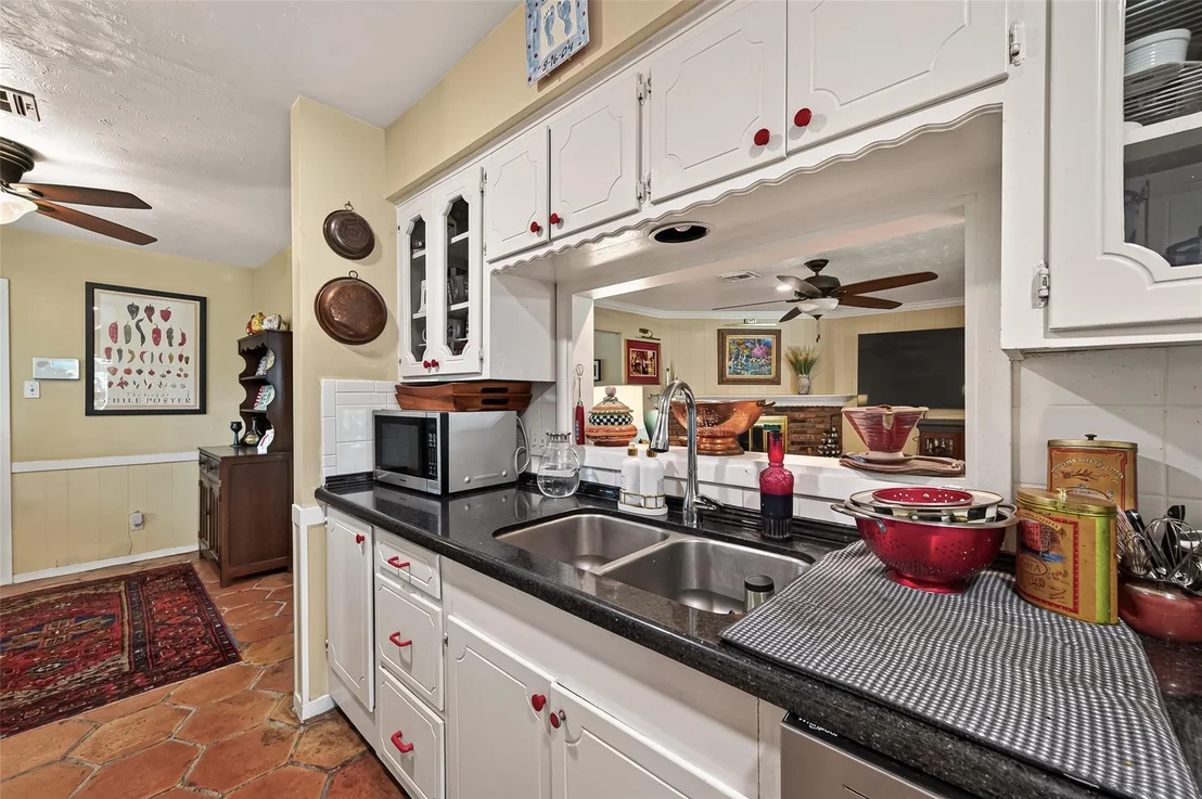 Photo of 10062 Warwana Road