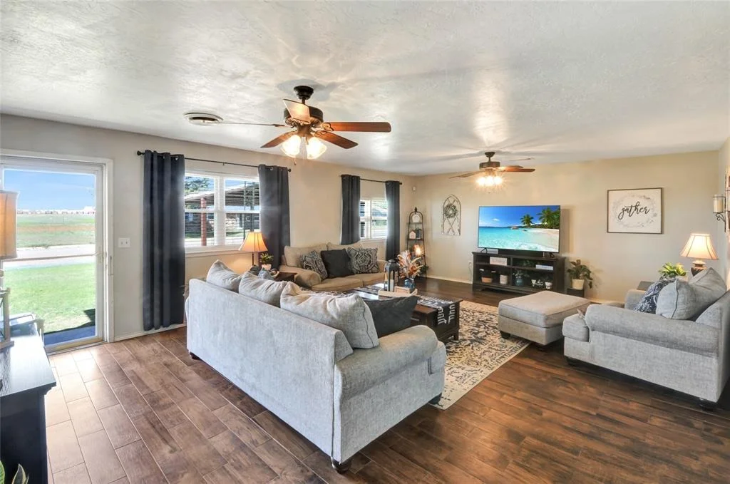 Photo of 807 Ridgelea Drive