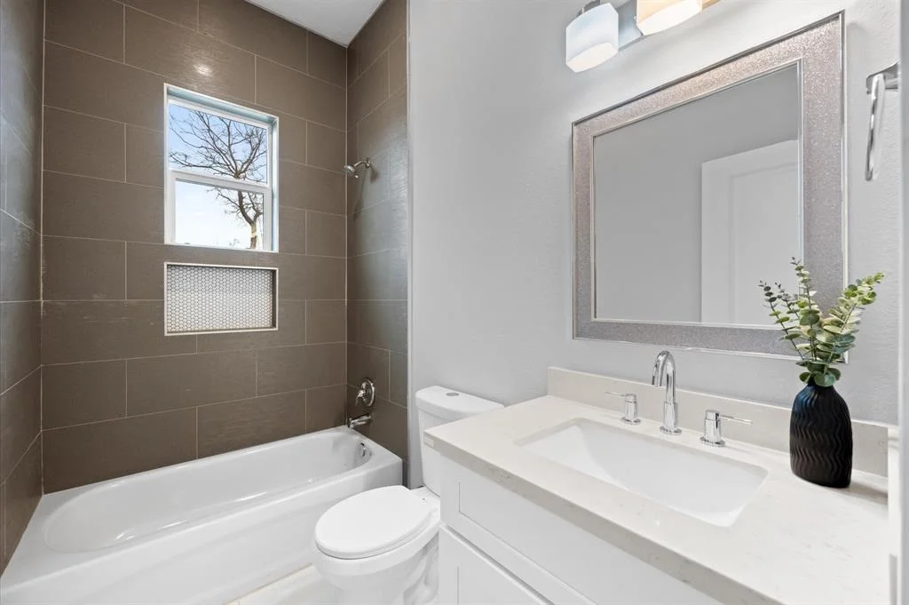 Photo of 1107 Peter Pine Street