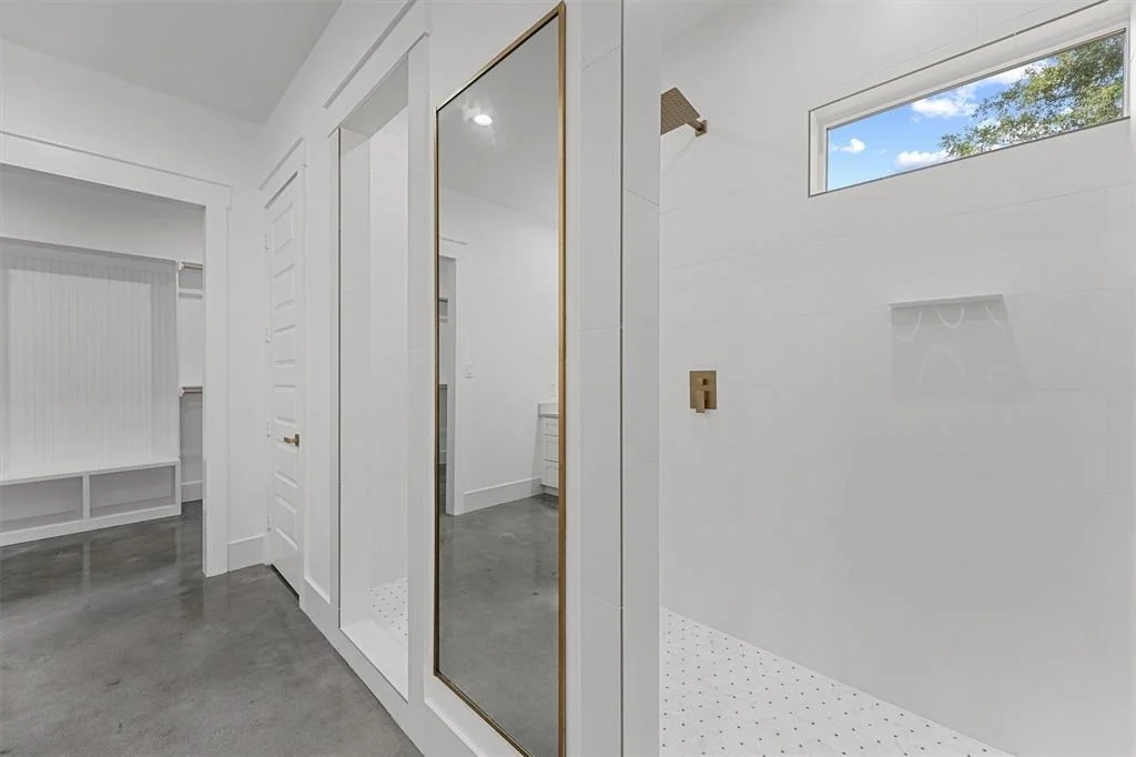 Photo of 84 Lakeway Court