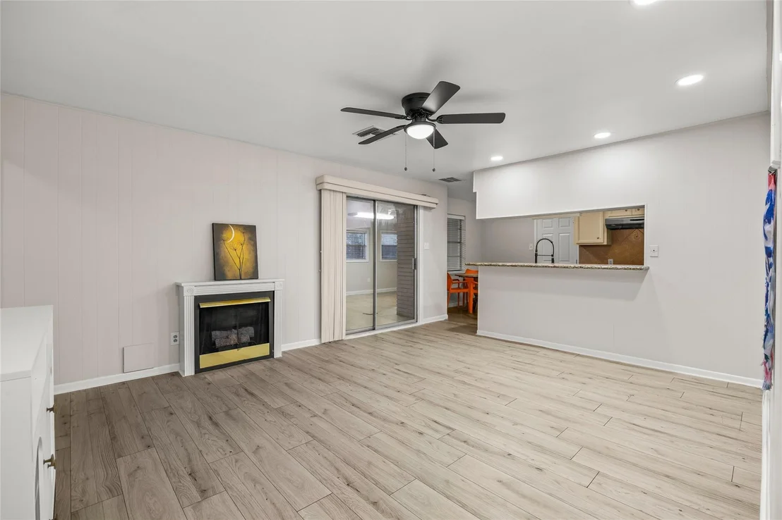 Photo of 1607 Buescher Drive