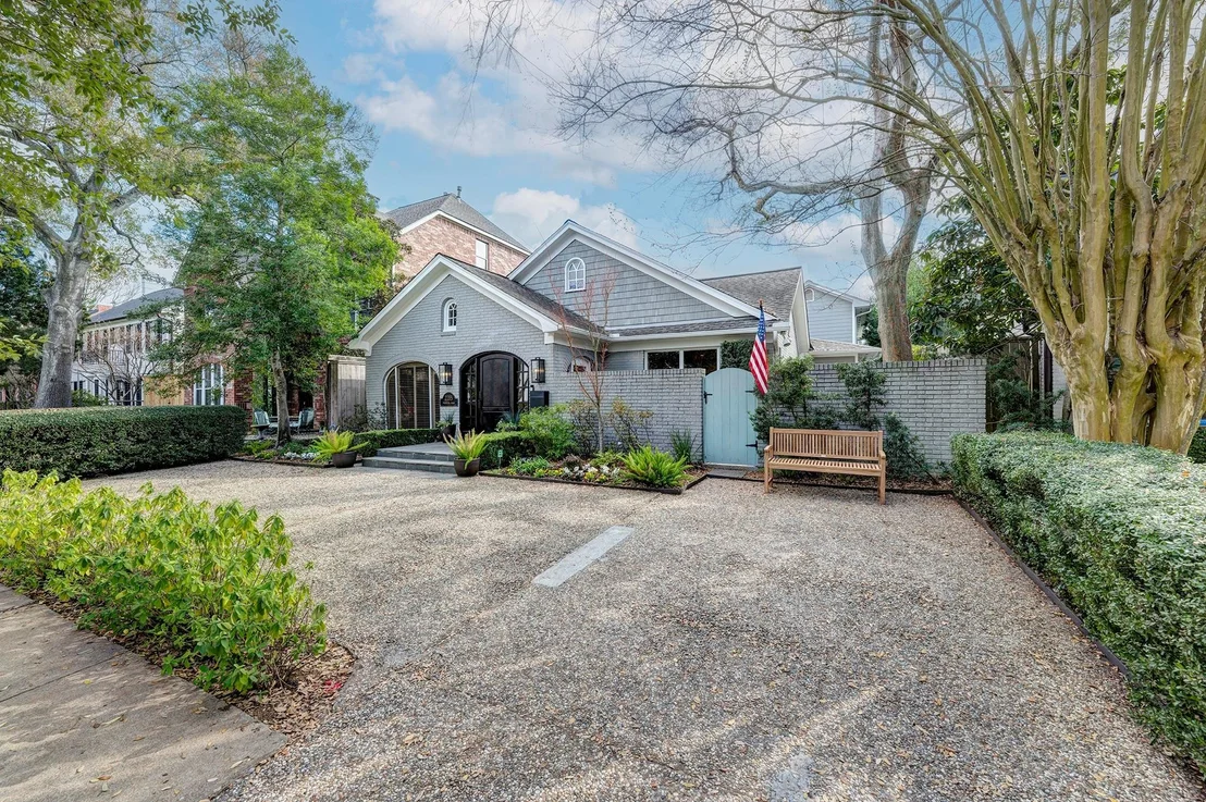 Photo of 2215 Wroxton Road