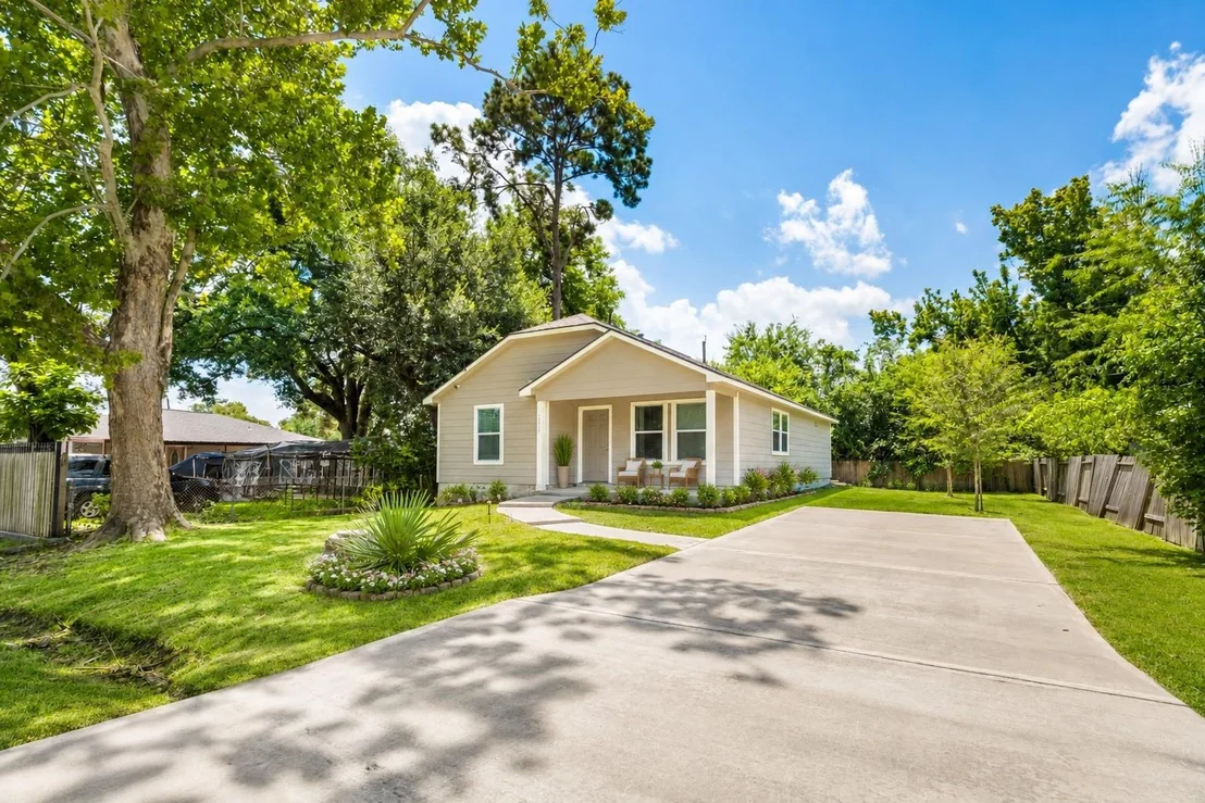 Photo of 5824 Glen Lee Drive