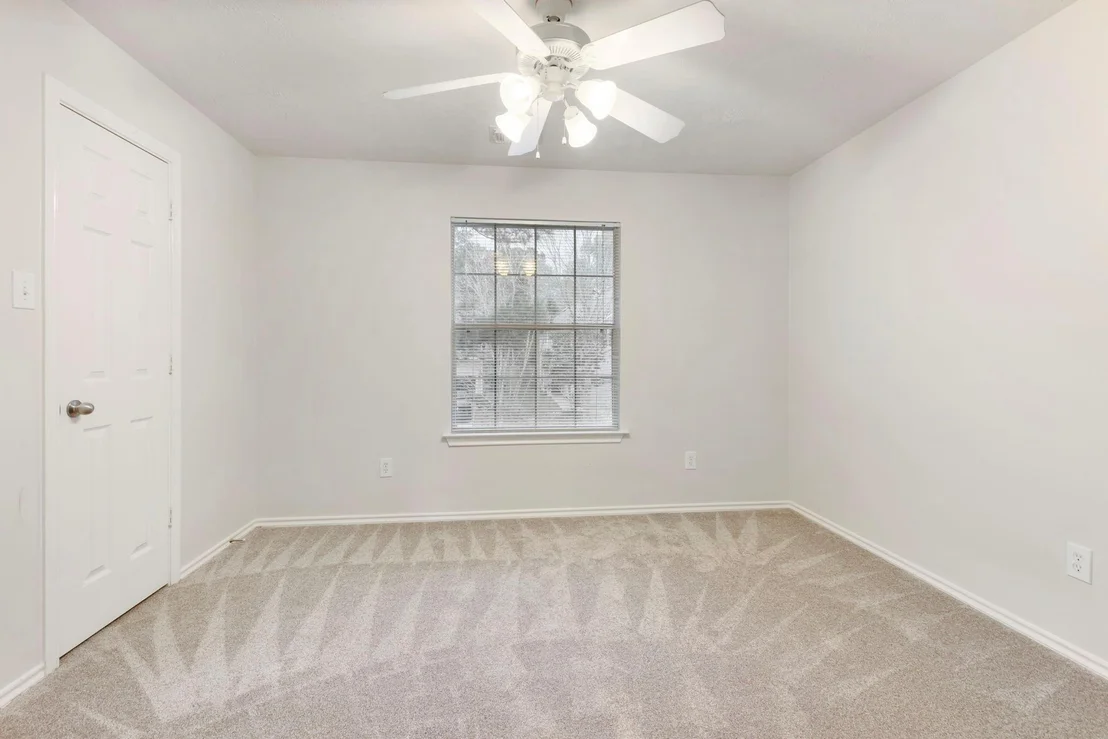 Photo of 215 W Stedhill Loop