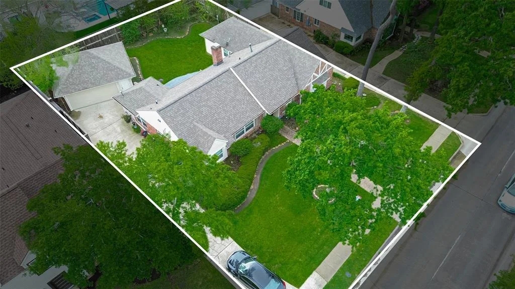 Photo of 330 N Wilcrest Drive