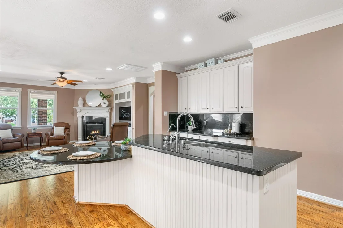 Photo of 5442 Lakeshore Drive