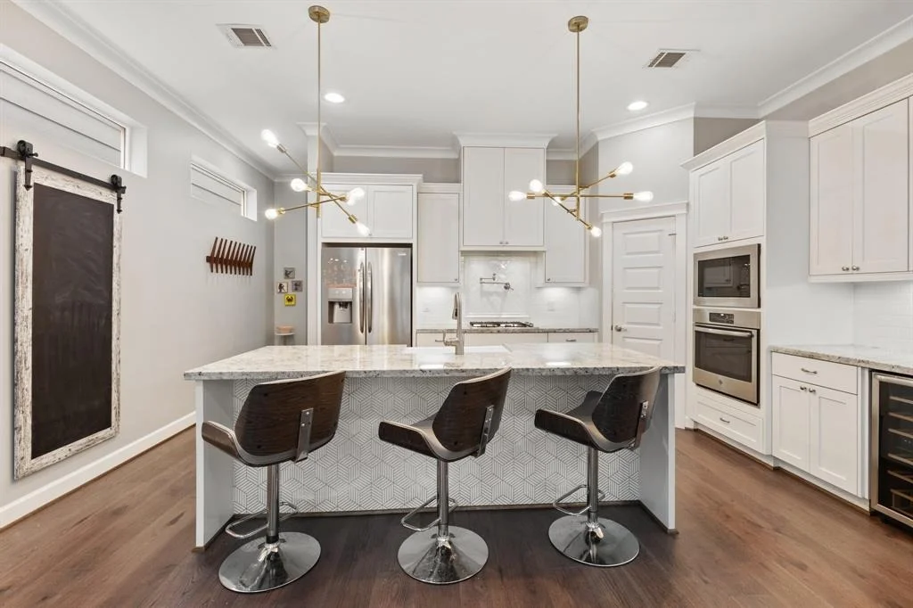 Photo of 5244 Larkin Street
