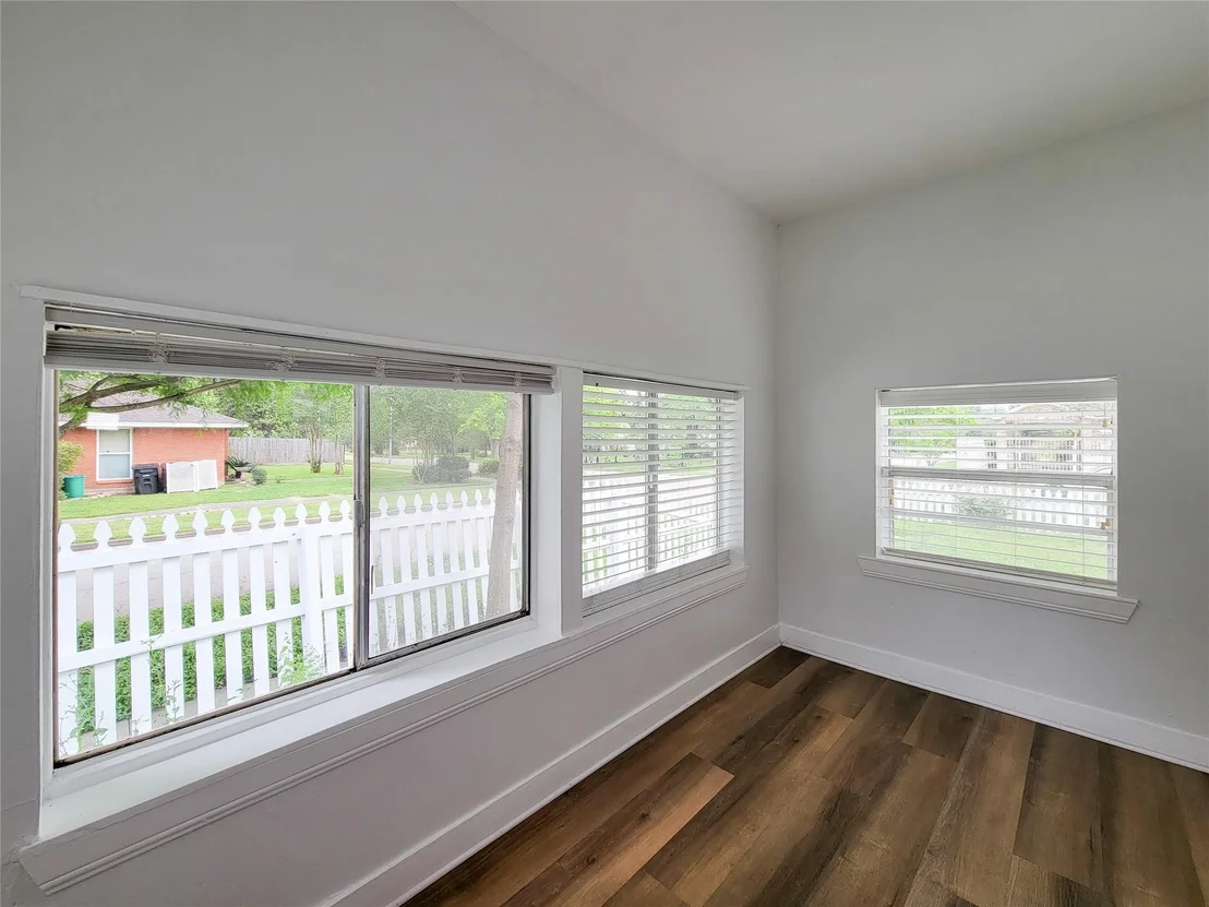 Photo of 8355 Wier