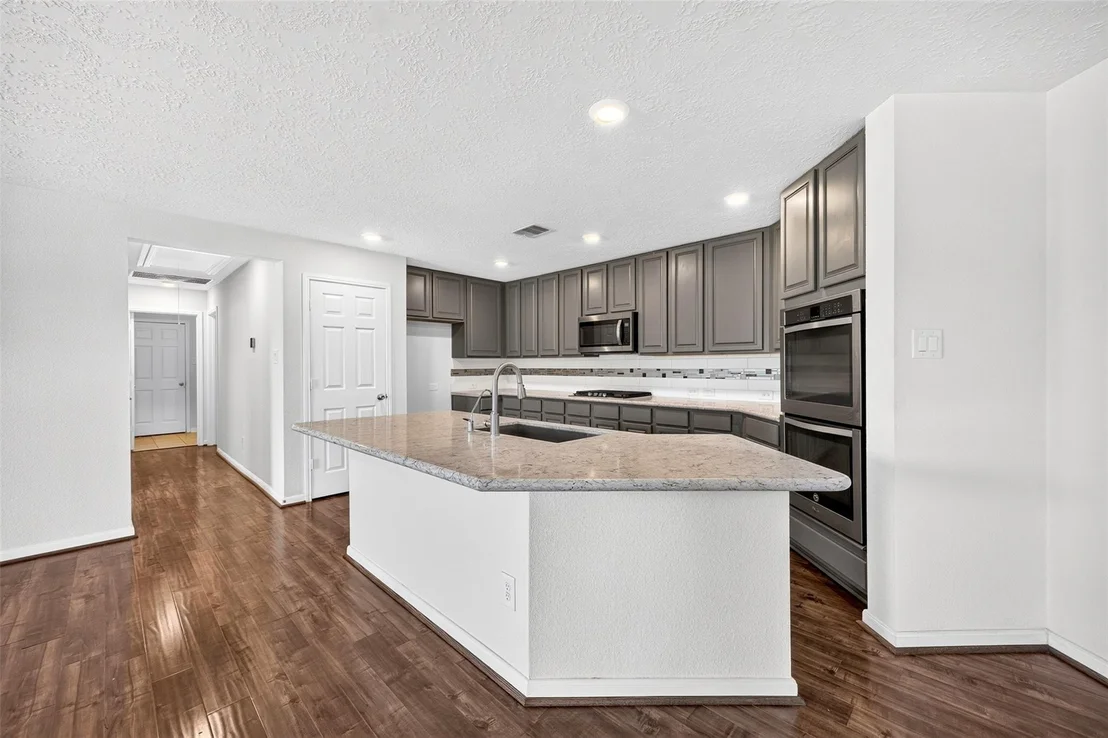 Photo of 5202 Pine Forest Ridge Street