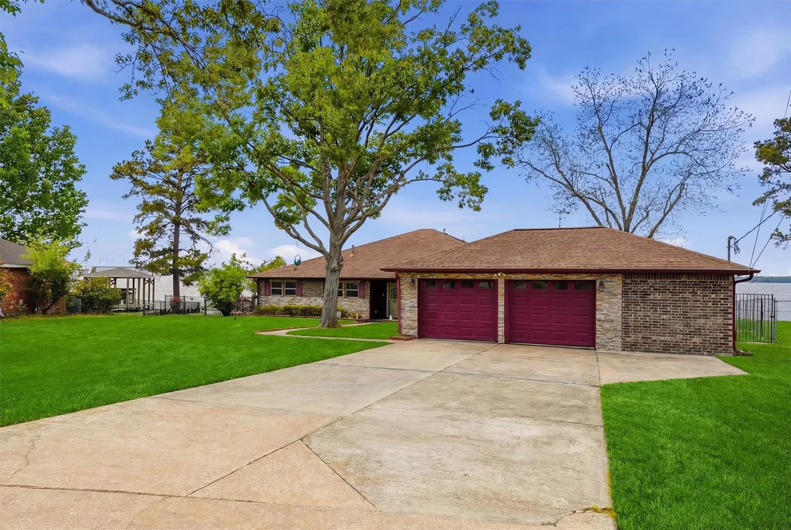 Photo of 18327 Shoreline Drive