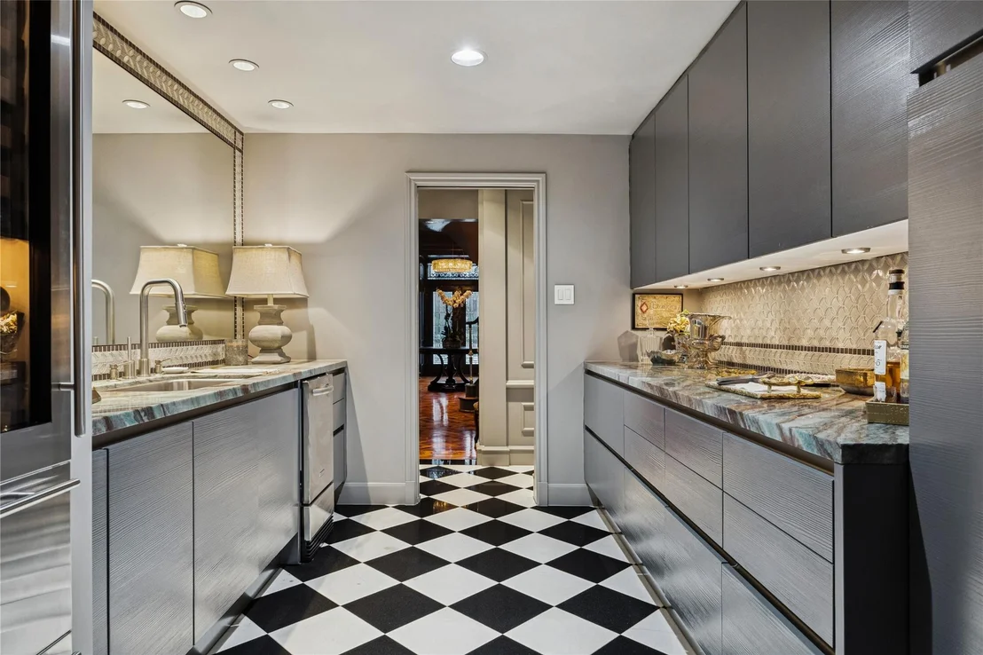 Photo of 20 Sunset Boulevard