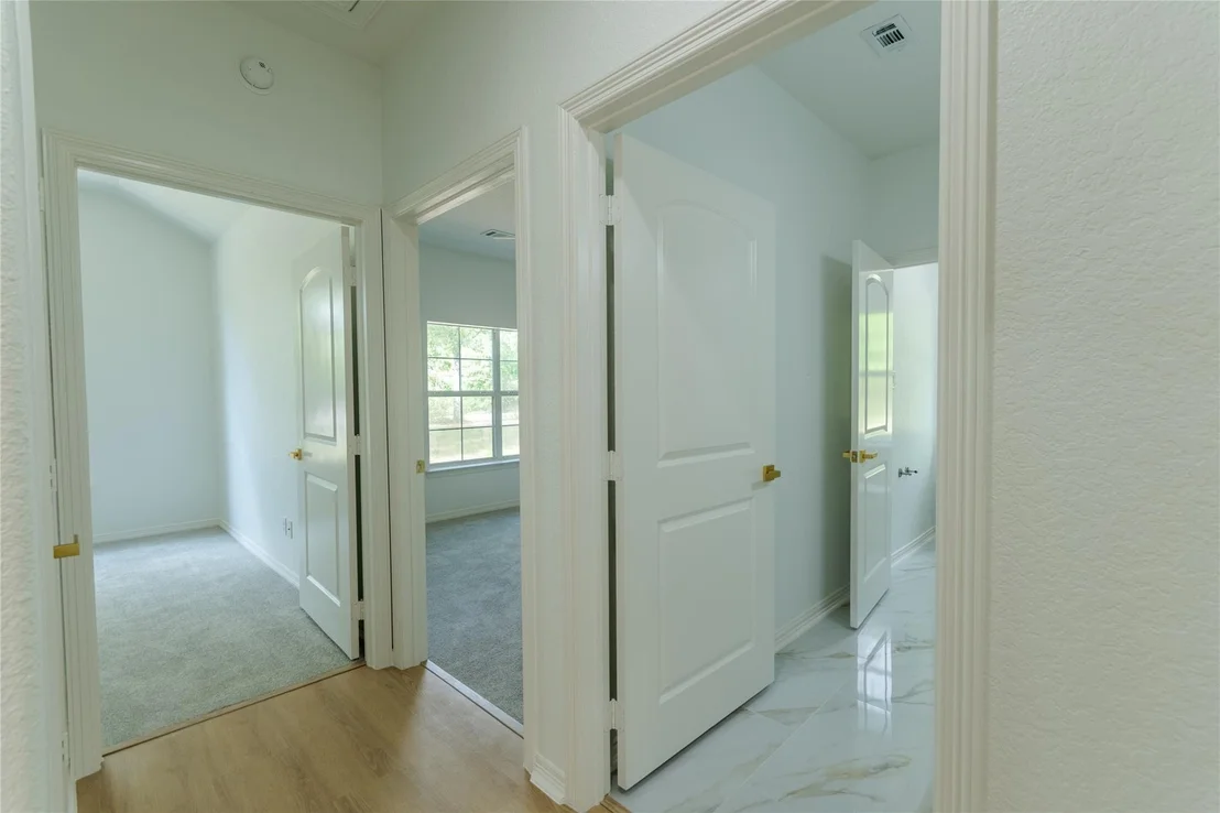 Photo of 1608 Southern Oaks Drive