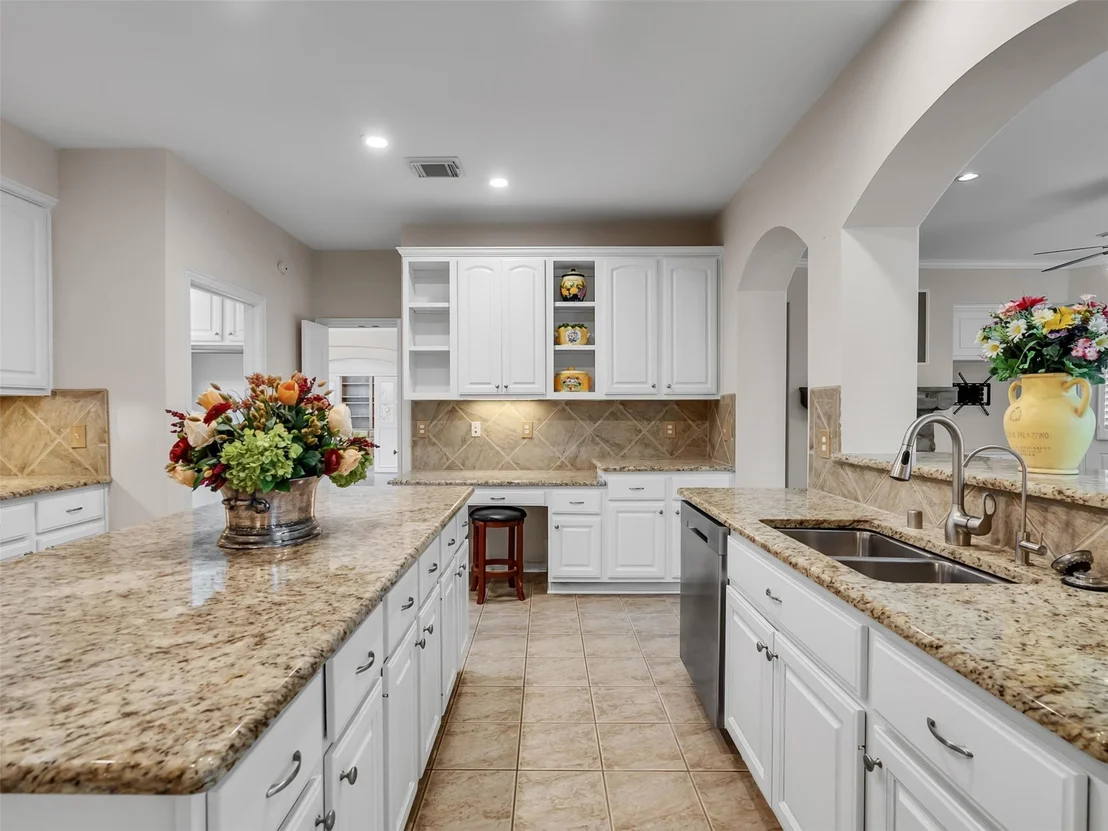 Photo of 2407 Beacon Pointe