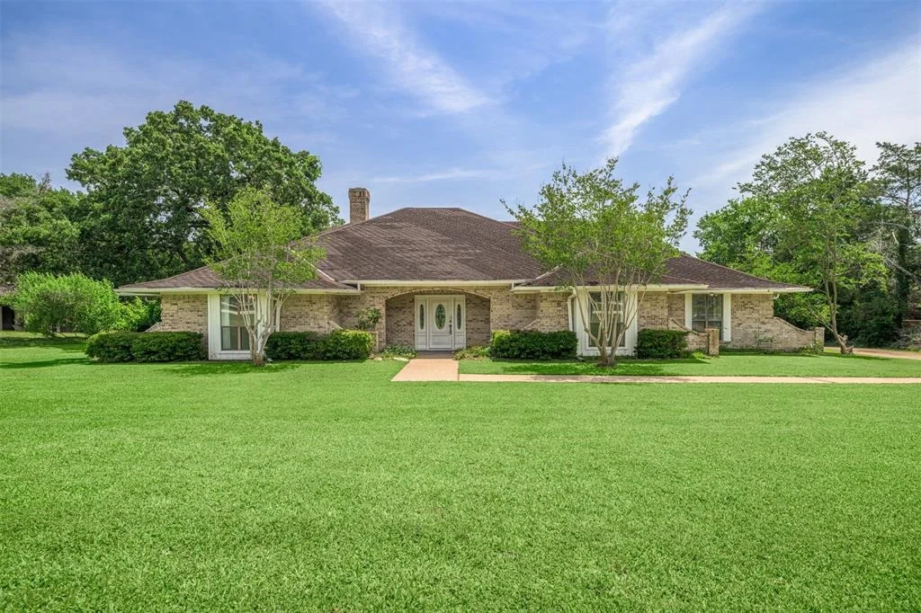 Photo of 207 Oak Hill Drive