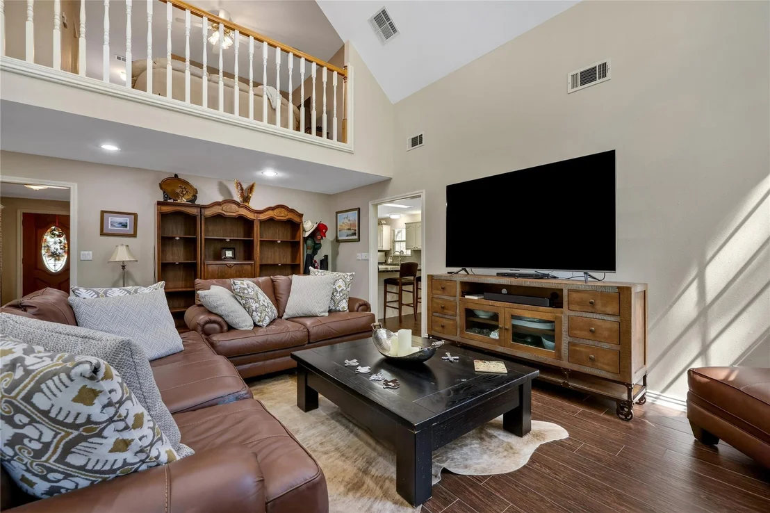 Photo of 220 Lake Oaks Boulevard
