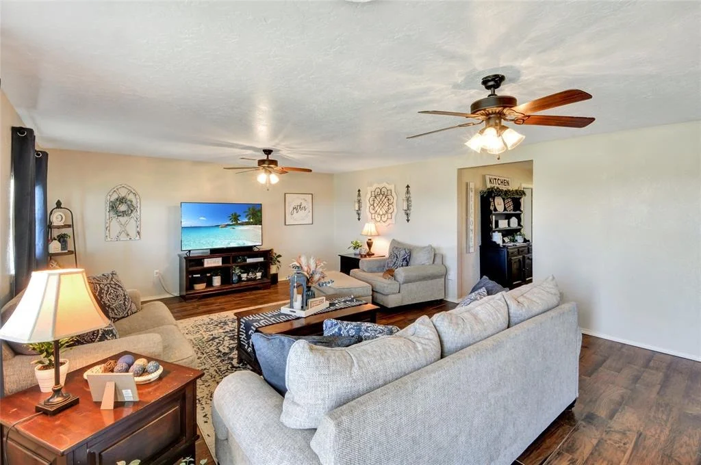Photo of 807 Ridgelea Drive
